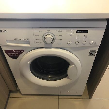 Tropicana 218 Macalister Netflix Unit By Blue Sky Holidays George Town Esterno foto