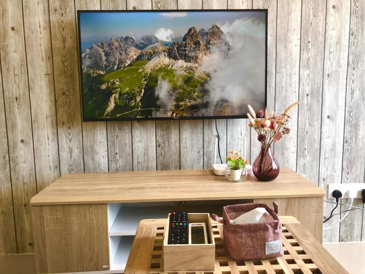 Tropicana 218 Macalister Netflix Unit By Blue Sky Holidays George Town Esterno foto