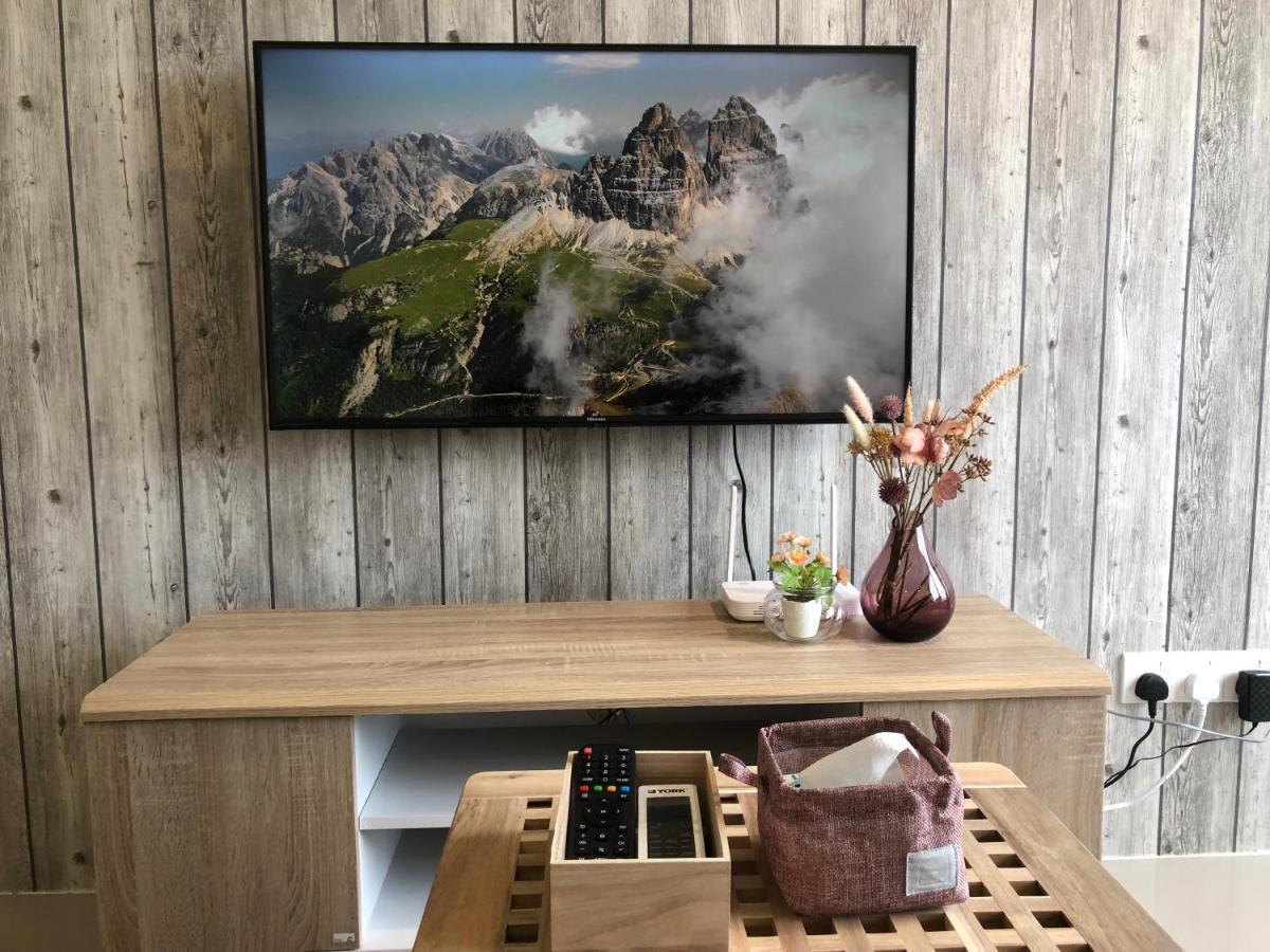 Tropicana 218 Macalister Netflix Unit By Blue Sky Holidays George Town Esterno foto