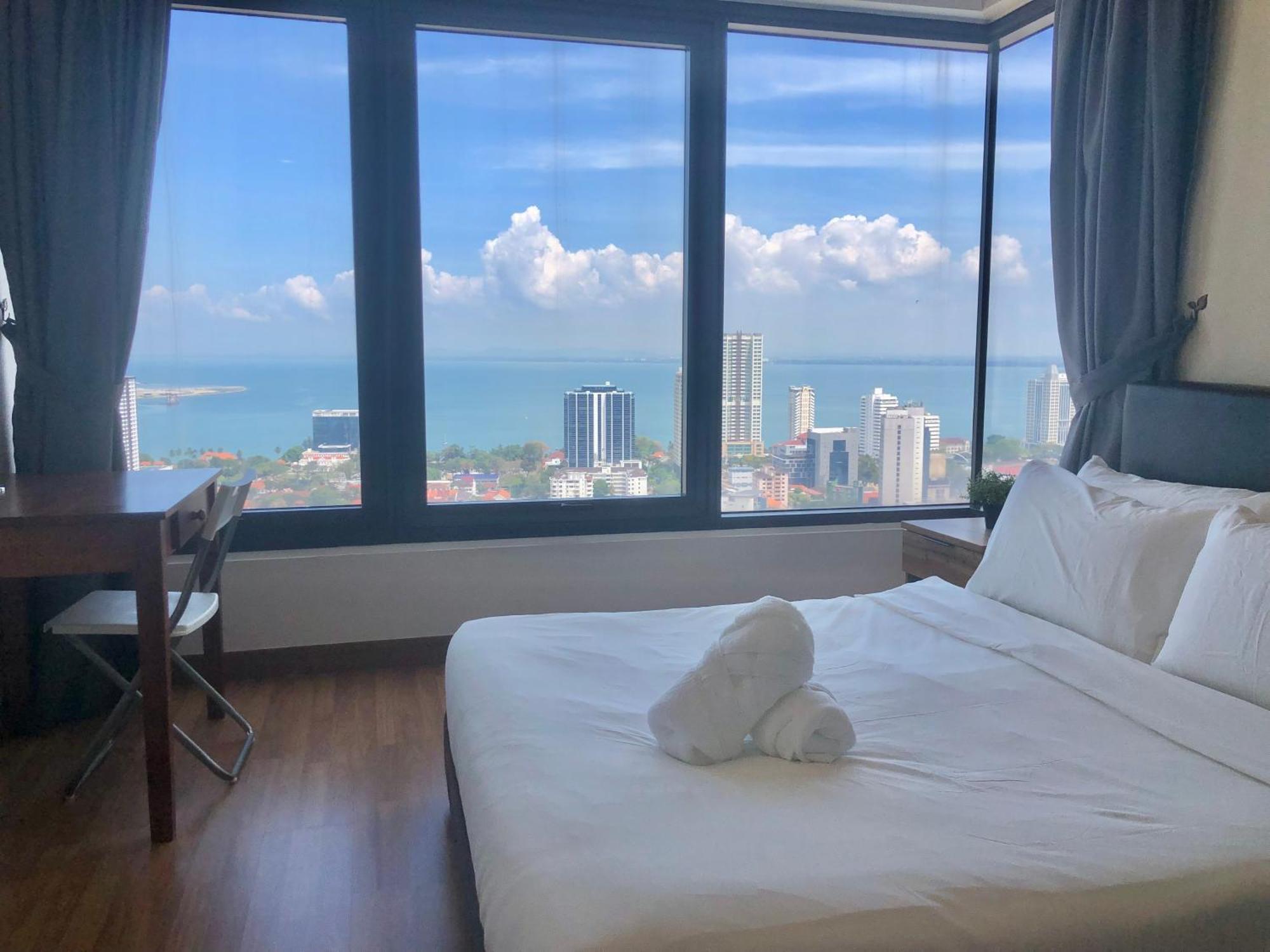 Tropicana 218 Macalister Netflix Unit By Blue Sky Holidays George Town Esterno foto