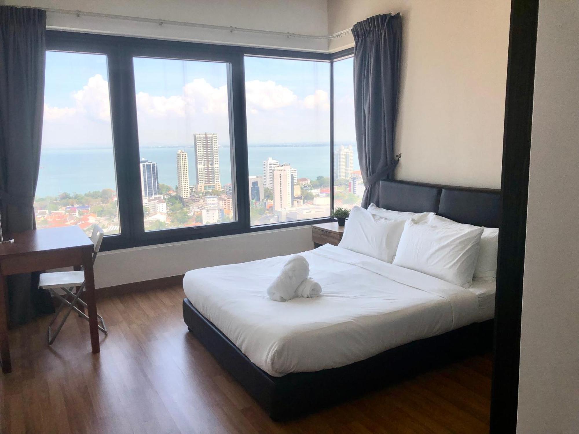 Tropicana 218 Macalister Netflix Unit By Blue Sky Holidays George Town Esterno foto